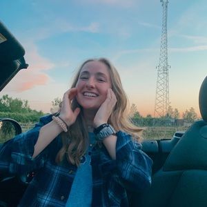 Meet your Posher, Cecilia